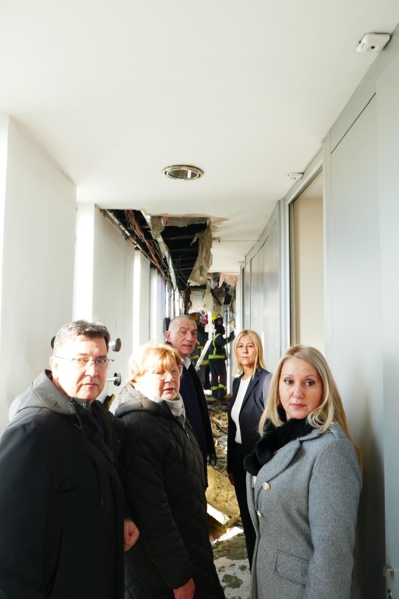  Ministar pravde na licu mesta nakon požara u zgradi Vi&scaron;eg suda u Beogradu