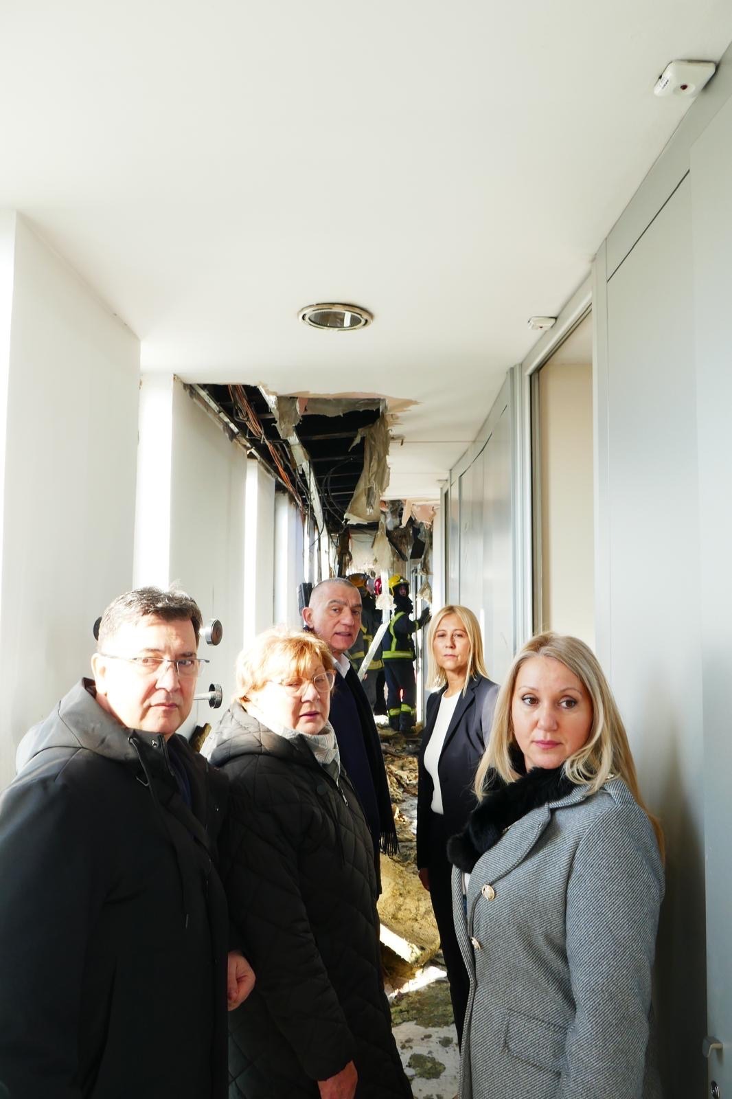  Ministar pravde na licu mesta nakon požara u zgradi Vi&scaron;eg suda u Beogradu