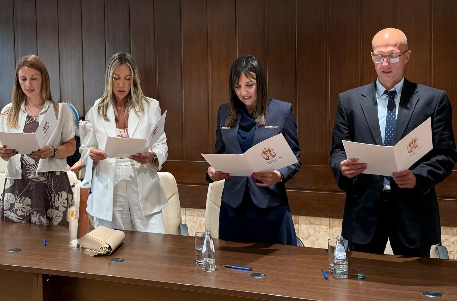 Pred ministrom pravde zakletvu položili novoimenovani javni beležnici izamenici javnih izvr&scaron;itelja